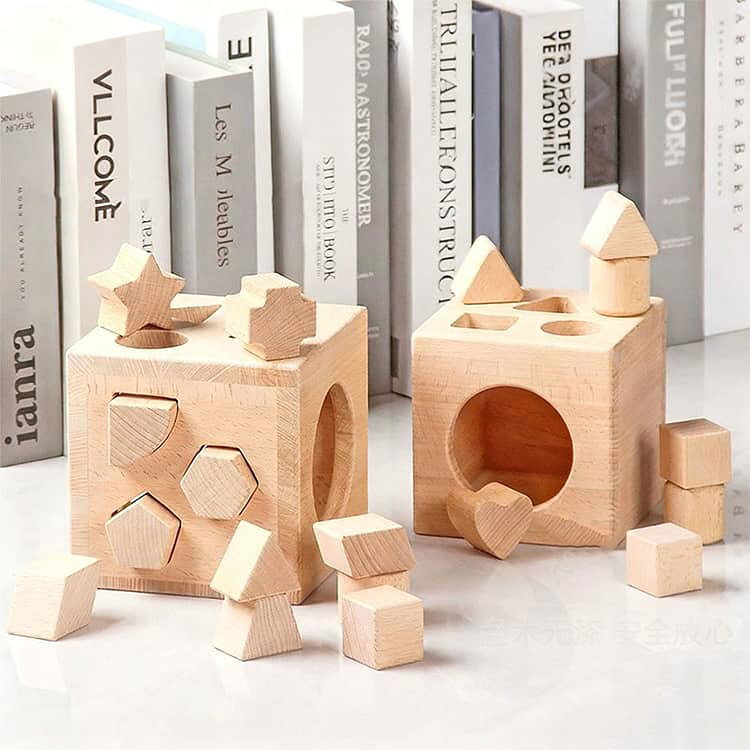 ATiCの四角 型合わせ 三角 おもちゃ 形合わせ 幼児 積み木 キッズ 木製 木のおもちゃ 積木 男の子 女の子 知育玩具 無地 シンプル 知育 ゲーム 指先トレーニング ベビー 集中力 積み木 つみき パズル 木製玩具 学習玩具 室内遊び 初節句 誕生日｜アングル2