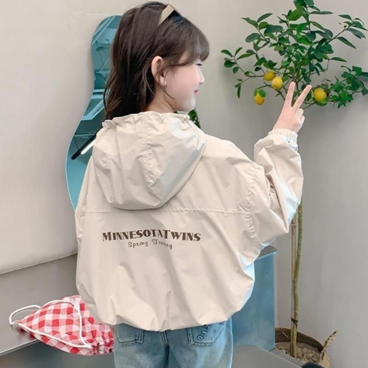 フード付き キッズ 長袖 ウインドブレーカー かわいい 防風 マウンテンパーカー パーカー 男の子 通園 通学 軽量 子供 ライトアウター 子ども 女の子 子供服 ウインドブレーカー コンパクト ジャンバー 袖口 ゴム 110 120 130 140 150