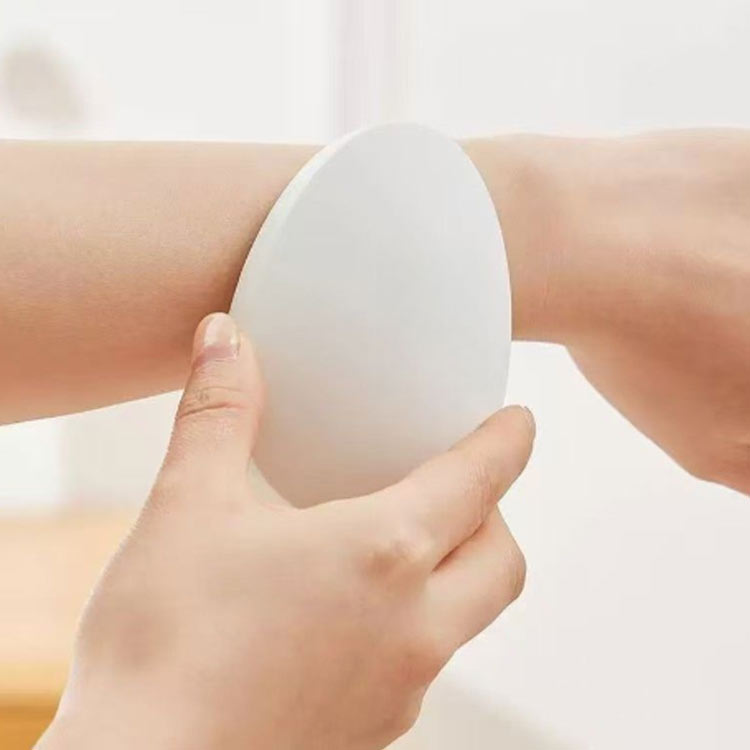 ATiCの毛髪の成長速度を抑える 2個セット 男女兼用 無痛 角質除去 脱毛機 除毛 ガラス脱毛器 毛剃り 脱毛 軽量 擦るだけ 小型 物理脱毛 ナノガラス 家庭用 顔 足 腕 痛くない 摩擦ケア エコ ファッション お手入れ簡単 環境に優しく コンパクト 出張 旅行 2個セット 便利｜アングル3