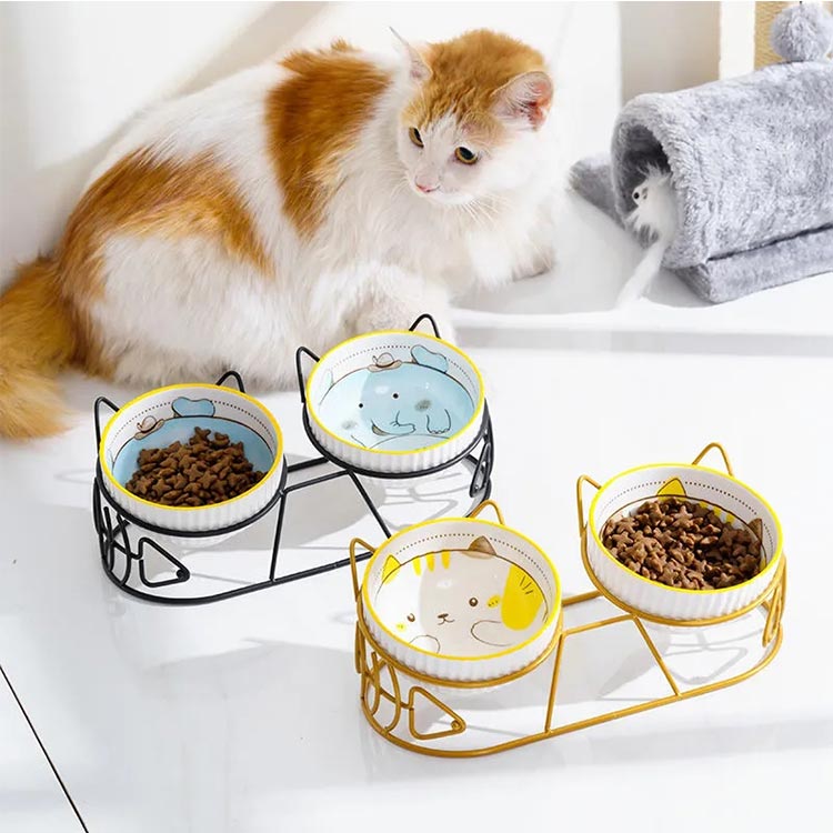 猫 傾斜 食べやすい 餌入れ ペットフードボウル 小型犬 食器台 ペット用食器 スタンド付き 高さがある セラミック 餌台 2個セット おしゃれ おしゃれ 斜め 陶器 水入れ エサ入れ えさ 台 水飲み フードボール お皿 ネコ 犬