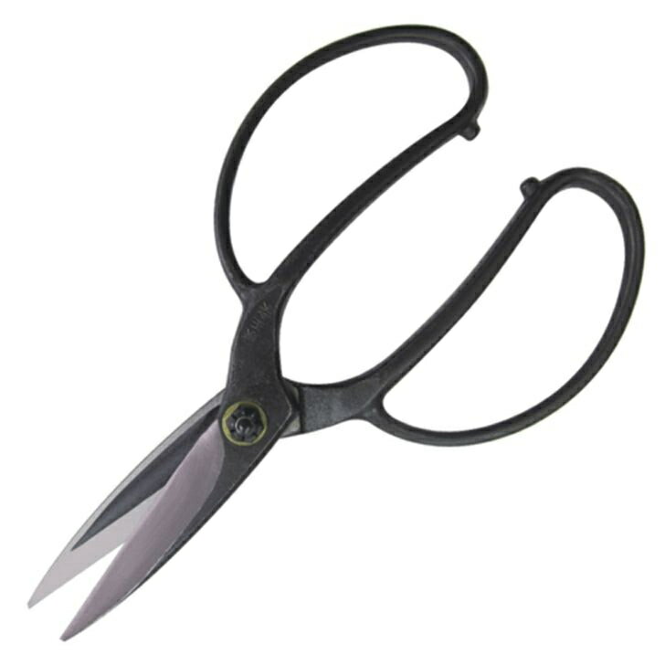 商品情報サイズ刃渡：90mm材質安来鋼 白紙切断能力（目安）刃先：4mm刃中：6mm刃元：8mm全長220mm重さ245g吉岡刃物 植木屋鋏 90mm カシメ 白紙 No.203 鋏正宗 最高級本職用 大久保鋏 カシメ 裏スキ ネジ式 ゆるみ止めナット付 白紙 植木鋏 園芸用鋏 秘伝手作り鍛造品。90mmと長い刃渡りのため、松葉を整えたり、すかし作業に最適。 5