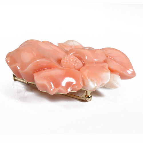 宝石珊瑚のSANSUIの桃珊瑚 スカッチ ペンダント ブローチ 花 K18 イエローゴールド 無染色 JUNSUI 3月誕生石 天然珊瑚 sango 本さんご コーラル 宝石 サンゴ 土佐 高知 ラッピング 無料 送料無料｜アングル3