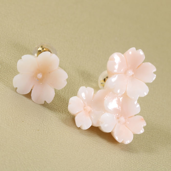 【3/5は珊瑚の日！20％OFFクーポン】 ミッド珊瑚 ピンク ピアス 桜 花 K18YG 18金 イエローゴールド 無染色 JUNSUI レディース 女性 ファッション アクセサリー ジュエリー 珊瑚婚式 3月誕生石 ラッピング無料 送料無料のサムネイル