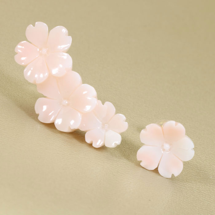 ミッド珊瑚ピンクピアス桜花K18Y...