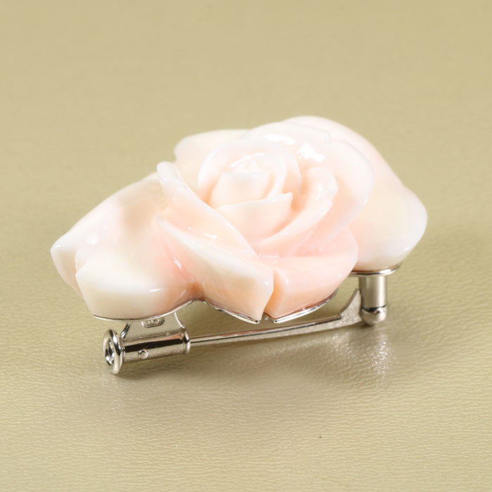 宝石珊瑚のSANSUIのガーネ珊瑚 ピンク 薔薇 ブローチ シルバー 無染色 SANSUI レディース 女性 天然珊瑚 sango 本さんご コーラル 宝石 サンゴ 土佐 高知｜アングル3