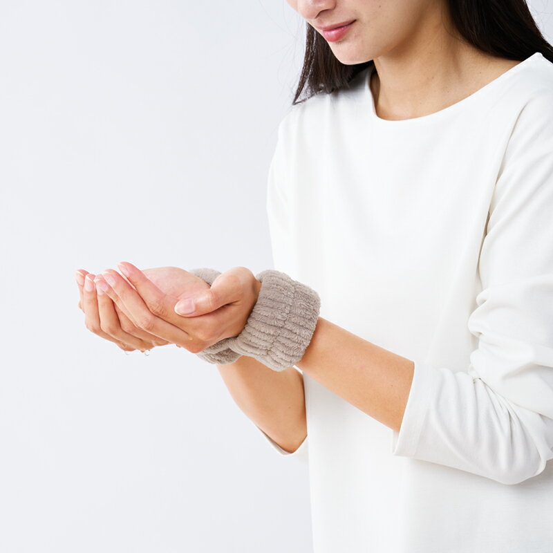 【ふわもこ吸水アームバンド】マイクロファイバー 洗顔 クレンジング 水仕事 便利 袖濡れ防止 販促品 粗品 ノベルティ プチギフト プレゼント イベント 景品 ...