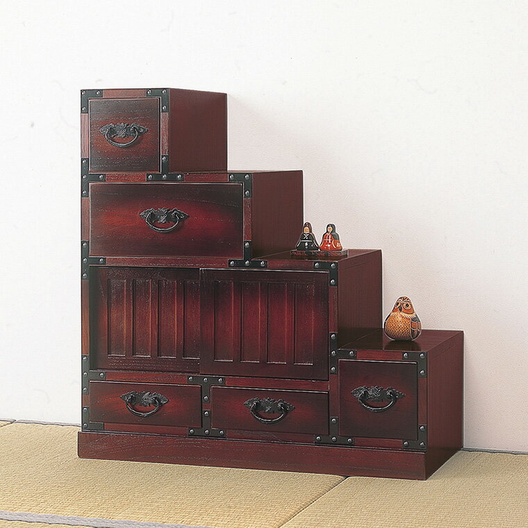 【全品P10倍 & 最大11%OFFクーポン配布中 7/19 20:00〜】チェスト 階段箪笥 右下がり 桐たんす 和風家具 インテリア 木製 天然木 桐 おしゃれ ウッドチェスト 扉収納 引出し 飾り台 民芸調デザイン 収納家具 完成品 和 タンス