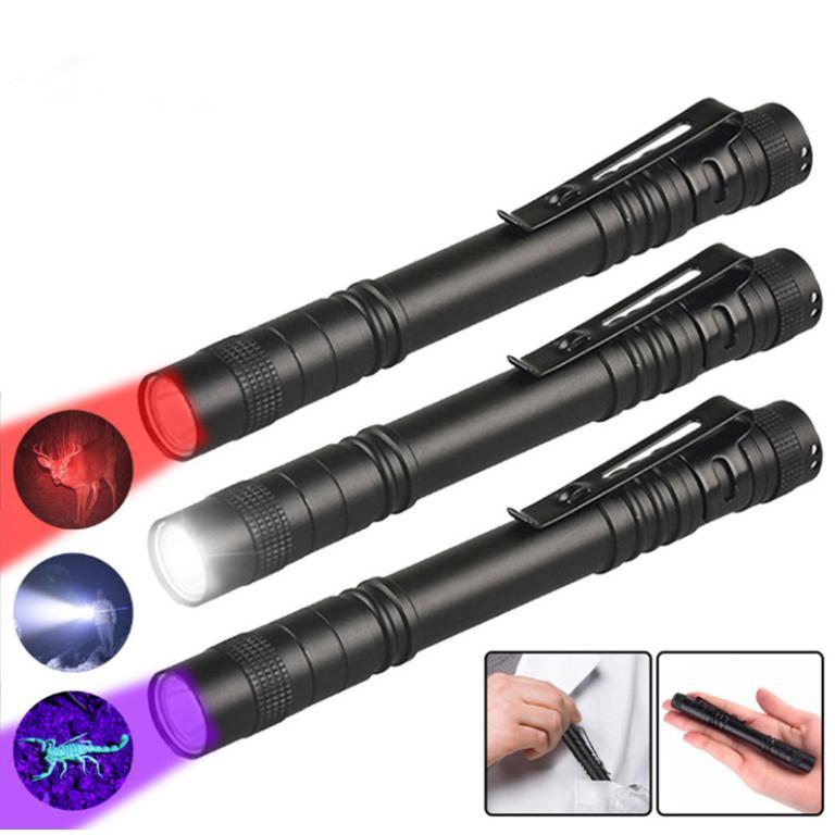 特徴 ●LED UVブラックライト ●波長395ナノメートル ●連続使用時間 約20時間 　（未使用?新品のアルカリ乾電池使用時） ●照射すると蛍光物質などに強く反応し明るく光るブラックライト ?偽造紙幣・クレジットカードのチェックに ?ペットなどによる汚れなどの微物チェックに ?宝石や鉱物の鑑定に ?ネイルなどUVレジン液の硬化に ?蓄光ルアーなどの蓄光物質に短時間で蓄光 ※395nmの波長に反応する蛍光物質に照射した場合 ●携帯用クリップ付 ●アルミボディ 仕様 ■電源：2*AAA?池 ■波長：395nm ±5nm ■消費電流：約1。8-3V（未使用?新品のアルカリ乾電池使用時） ■連続使用時間：約20時間（未使用?新品のアルカリ乾電池使用時） ■本体質量：約25g（電池別） ■外形寸法：（約）直径14×長さ133mm（クリップ除く） ※波長395nmの紫外線LEDは通常の白色LEDと同様に強い光が出ており直視すると大変危険です。 　また・長時間皮膚に照射すると悪影響を及ぼします。 注意事項 メーカー希望小売価格はメーカーサイトに基づいて掲載しています