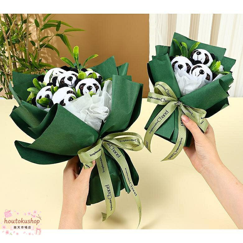 永生花 ソープフラワー ギフト　パンダ 枯れない花 ローズ 造花 パンダ入り 花束 プレゼントバラ バレンタイン 母の日 お祝い 誕生日 結婚記念日 卒業式 POINT もらってうれしい　プチギフト パンダ入り花束ギフトです。 大切な方にへの、感謝の気持ちを伝えるぎふとにいかがでしょう。 ※メッセージカードの作成には対応しておりません。 ※写真のカラーはイメージとなります。 ご覧になっている画面の明るさ等により、実際の商品と多少色味が異なる場合がございます。 色味が異なる、臭いなどの理由の交換、返金はお受けできません。ご了承くださいませ。 ※機械による生産過程におきまして、どうしても生地を織る際の糸の継ぎ目や多少のほつれ、または色ムラなどが生じている場合がございます。 こんな時のギフトに お誕生日プレゼント 開店祝い 新築祝い 結婚祝い 結婚記念日 出産祝い 歓送迎会 記念品 卒業祝い 入学祝い 退職祝い 送別会 内祝い お見舞い お返し 自宅用 贈答用 記念日 母の日 父の日 敬老の日 お中元 お歳暮 クリスマス バレンタインデー ホワイトデーなどのフラワーギフトに適 メーカー希望小売価格はメーカーサイトに基づいて掲載しています