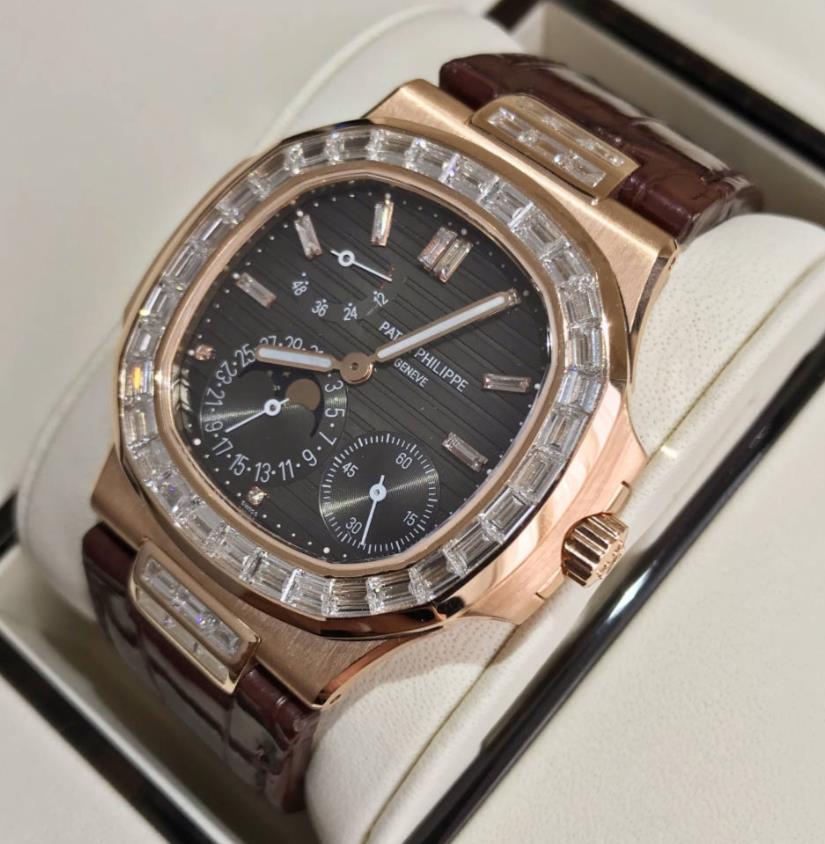 【新同品】Patek Philippe　パテックフィリップ ノーチラス アフターダイヤモンド　バゲットダイヤモンド 18Kローズゴールド 5724R-001 　メンズ　腕時計　watch【送料・代引手数料無料】