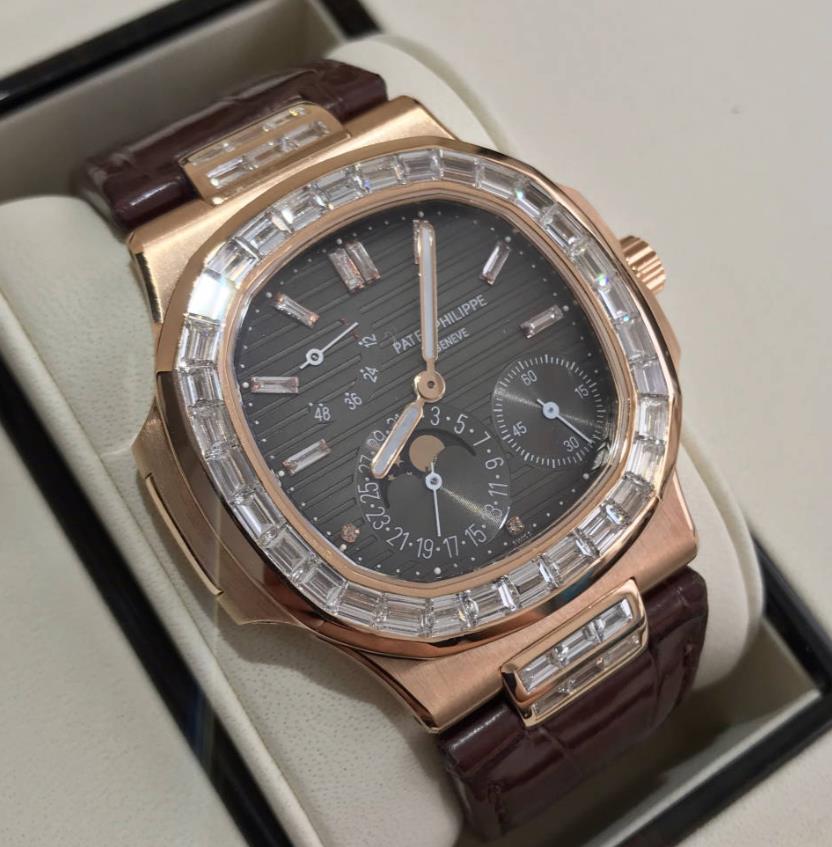 【新同品】Patek Philippe　パテックフィリップ ノーチラス アフターダイヤモンド　バゲットダイヤモンド 18Kローズゴールド 5724R-001 　メンズ　腕時計　watch【送料・代引手数料無料】