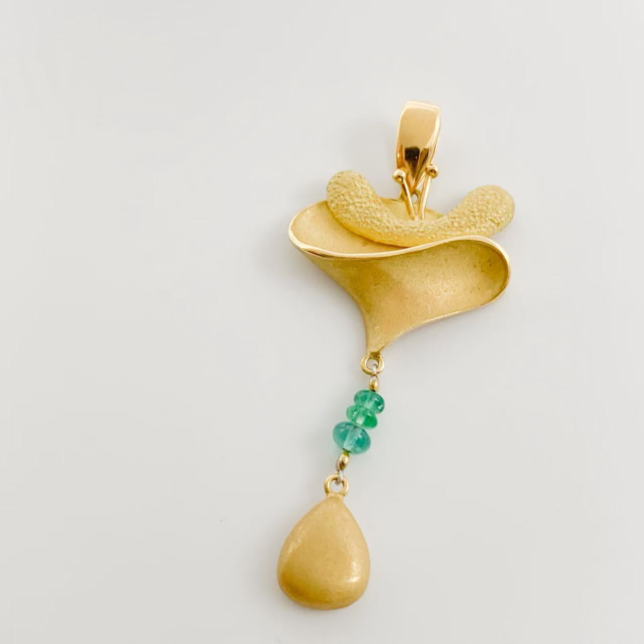 Pendant Tops - 【中古】AKコレクション エーケーコレクション 池田啓子 K18YG エメラルド 750 ペンダント トップ