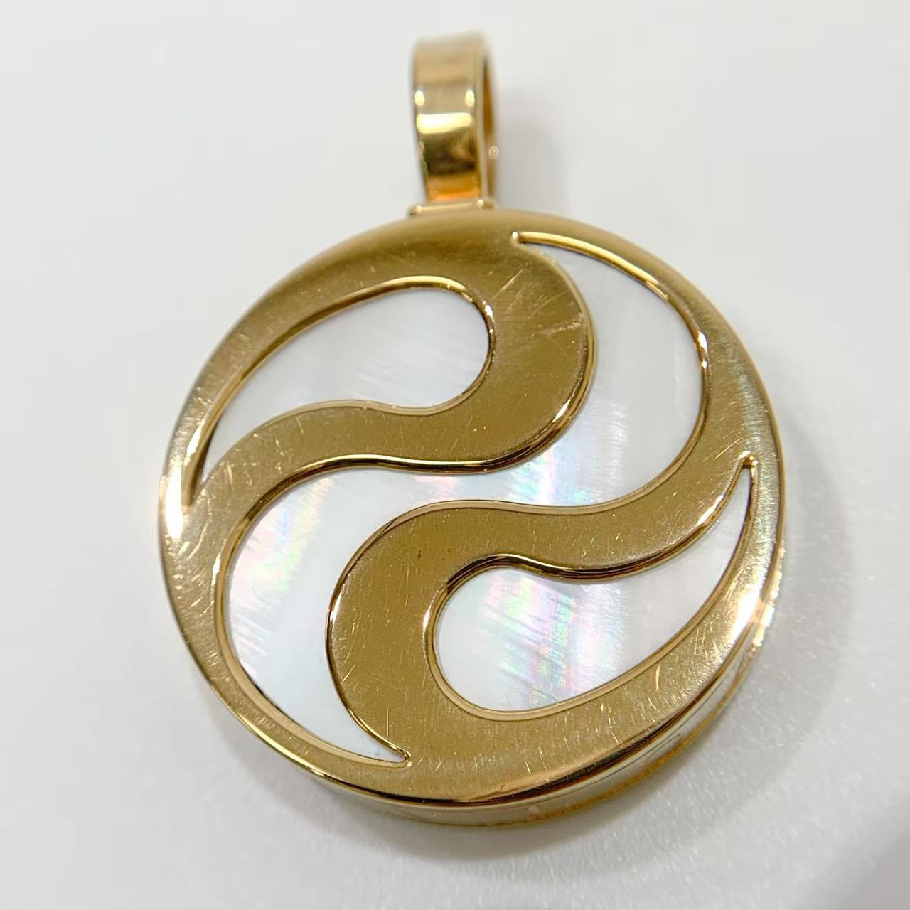 Rakuten - 【中古】ブルガリ BVLGARI オプティカル チャーム K18YG STELL イエローゴールド ホワイトシェル ペンダントヘッド
