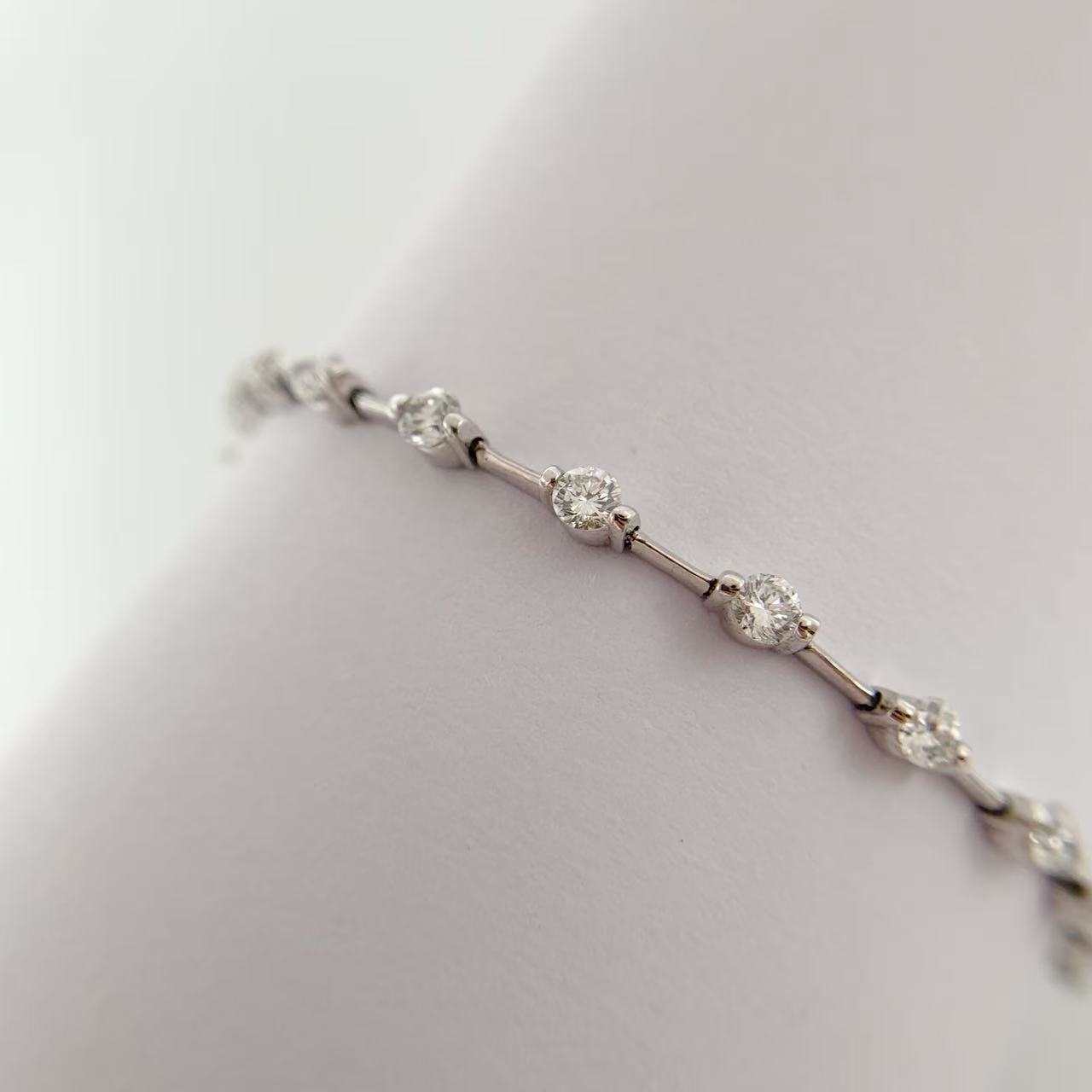 Rakuten - 【中古】 DeBeers デビアス LINE ダイヤモンド ブレスレット レディース K18WG (750) ホワイトゴールド 2.5ct