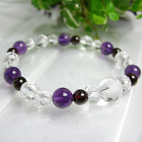 パワーストーン 天然石 四つ葉のクローバー 水晶 アメジスト ガーネット ブレスレット【幸運の四つ葉のクローバー水晶付き アメジスト と ガーネット ブレスレッ...