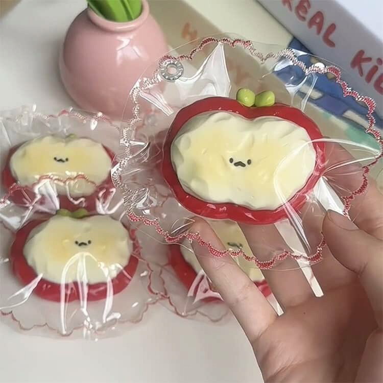 【新品発売期間限定特価】万能アイテム リンゴ スクイーズ スクイーズケーキおもち...