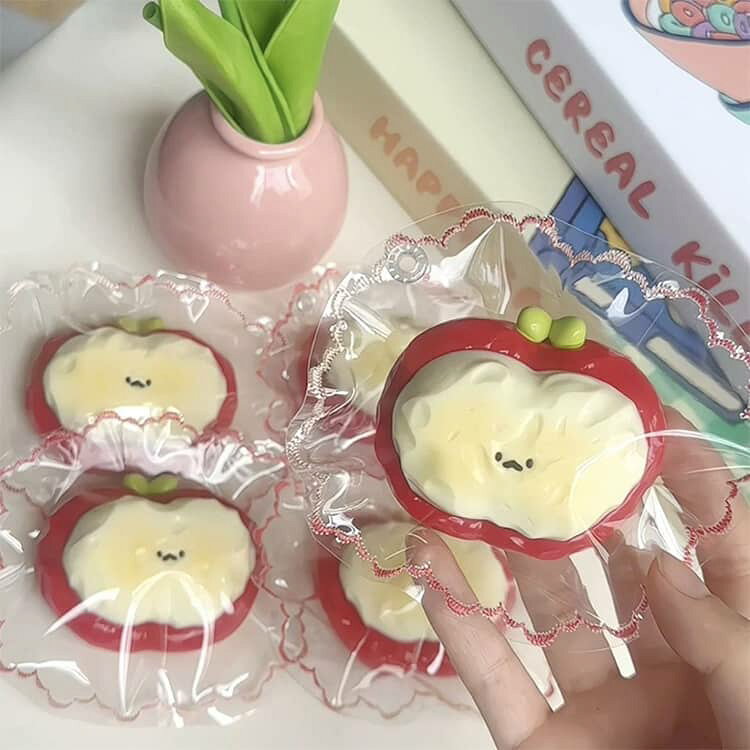 【新品発売期間限定特価】万能アイテム リンゴ スクイーズ スクイーズケーキおもち...