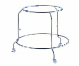 直径×高さ(mm)550×650上径内寸(mm)508※メーカー希望小売価格はメーカーカタログに基づいて掲載しています。(カタログ表示価格は消費税が含まれていません)キャスター:φ50×3自在（ストッパー付×2）（ストッパー無×1）水受けサイズ:φ600●ボール60cmがセットできます。（別売）《御使用できるザル》●品名及びサイズ （AZL43）TKGステンレスマンモス浅型ざる 50cm （AAS04）SA18-8 浅ざる 50cm （AAG03）18-8 手付揚ざる細目 55cm （AAG04）18-8 手付揚ざる荒目 55cm （AZL16）トンボ抗菌カラーざる 手付 55型 （AZL01）トンボざる 手なし 55型 （AZL02）サンコーざる 大 （AAG25）SA18-8 本職用揚ざる 普通目 55cm・60cm （AAG26）SA18-8 本職用揚ざる 荒目 55cm・60cm