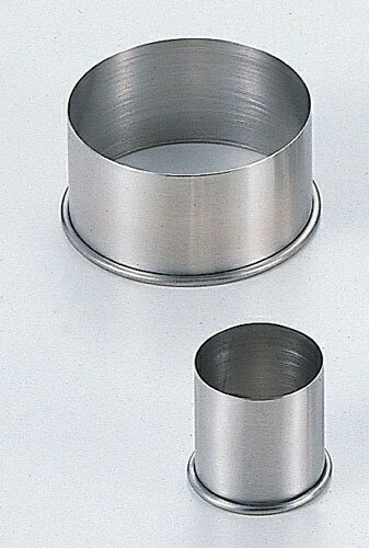 メーカー品番PP-576(内寸)直径×高さ(mm)φ70×45質量(kg)0.035※メーカー希望小売価格はメーカーカタログに基づいて掲載しています。(カタログ表示価格は消費税が含まれていません)※つなぎ目のない一体成型の丈夫な抜き型です。 手にソフトな大きめのカール処理。