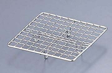 メーカー品番M20-356規格小用 ×間口×奥行×高さ（mm）質量（g）120×120×H20 55※メーカー希望小売価格はメーカーカタログに基づいて掲載しています。（カタログ表示価格は消費税が含まれていません）●専用の足が付いていますのでコンロにピッタリ収まり、 網の滑り落ちを防ぎます。（18-8 ステンレス）