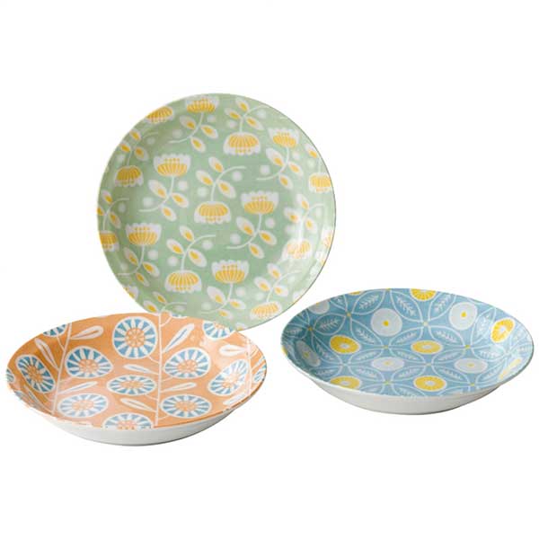 ●明るいパステルカラーを器全体にプリントした、色釉薬のようなカラフルな印象を見せるデザイン。一面に咲いた花たちが、食卓をお花畑のように華やかに彩ります。●現品サイズ・内容：直径22cm高さ4cmプレート3枚(3柄)・磁器・［日本製］●箱サイズ：22.5×24×8cm●重さ：1430g●製造生産地：日本製●メーカー型番：6824-42●明るいパステルカラーを器全体にプリントした、色釉薬のようなカラフルな印象を見せるデザイン。一面に咲いた花たちが、食卓をお花畑のように華やかに彩ります。●現品サイズ・内容：直径22cm高さ4cmプレート3枚(3柄)・磁器・［日本製］●箱サイズ：22.5×24×8cm●重さ：1430g●製造生産地：日本製●メーカー型番：6824-42