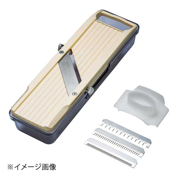 ※メーカー希望小売価格はメーカーカタログに基づいて掲載しています。(カタログ表示価格は消費税が含まれていません)●カタログコード:9-0666-0501●厚み調整(0.3~5mm)ができます。●※平刃、クシ刃(細目1mm、中目3mm、荒目7mm)が付いています。※平刃、安全器はベンリナーNo.64と共通です。●右手皿は、おろし器と兼用になっています。●幅×奥行×高さ(mm):327×96×78