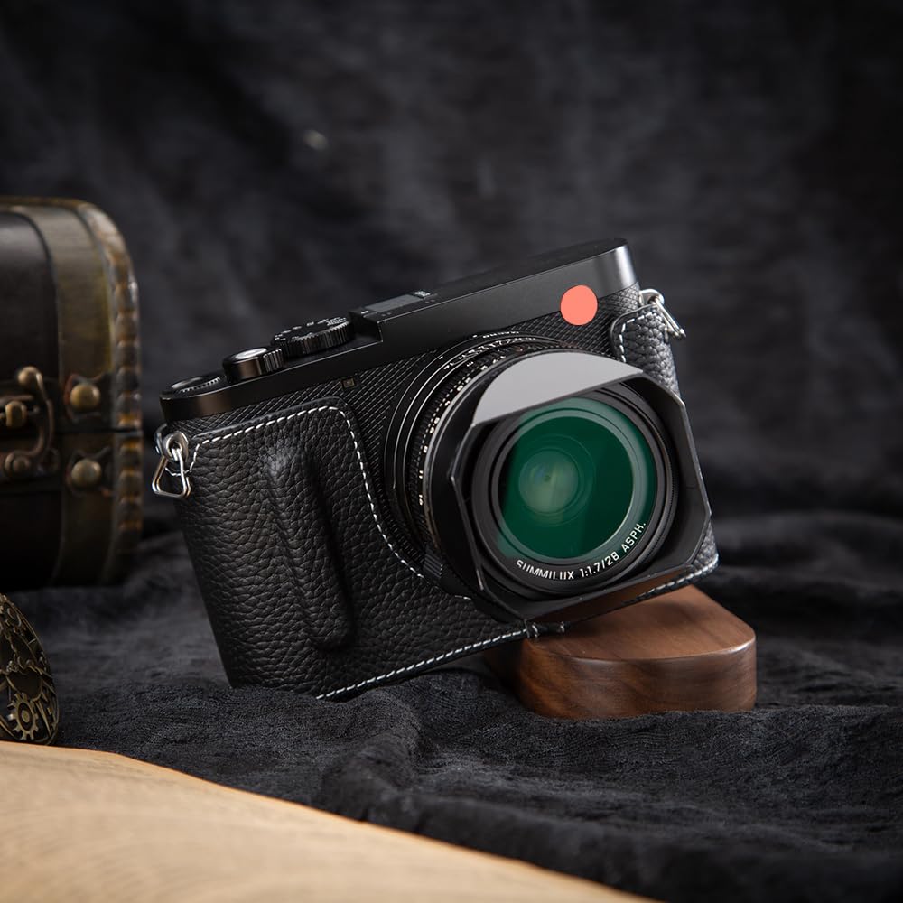 HRテクノロジーズ楽天市場店の【送料無料】Leica Q3専用 手作り本革 レトロスタイルの半包みカメラレザーケース 保護カバー適用Leica q3 コンパクト設計 三脚取り付け可能 キズ・摩耗防止｜アングル3