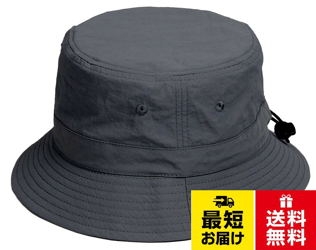 シンプルでどんなスタイルにも合わせやすいポリエステル素材のバケットハット。。帽子の外側に頭周りのサイズ感が細かく調節ができるドローコード付き（約2cmサイズ調整ができます。）。内側には取り外し可能な顎紐が付いているので、風で飛ぶ心配もありません。折りたたんでもシワが出来にくいので、気軽にバッグなどに収納できるところも嬉しいポイントです。。/付属：あご紐付き/すべてのサイズは5mmほど誤差があることもあります。/サイズは外側についているゴムひもを絞ることで約2cmぐらいは縮めることが出来ます。[Spargel] バケットハット春 夏 秋 大きいサイズ（最大64cm） あり あご紐付き ポリエステル メンズ／レディース 薄手 バケハ / バケット