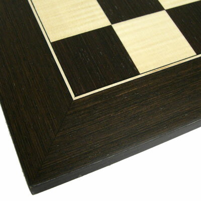 Chessboard Walnut/Ebony【ボードサイズ：450×450mm】チェスボード　カエデ/ウエンジ　7823カエデ材とウエンジ材を使用したスタンダードなチェスボード。■ご購入前に必ずお読みください■ こちらはアウトレット品でございます。新品ではございますが全体的にキズ、ヨゴレ、僅かな欠け、色ムラ、経年劣化による傷みがございます。また、化粧箱はお付けしておりません。 返品は承っておりませんので、あらかじめご了承の上、ご購入下さい。 生産国：スペインサイズボードサイズ：450×450×13mmボードマス目サイズ：45×45mm素材：カエデ、ウエンジ　