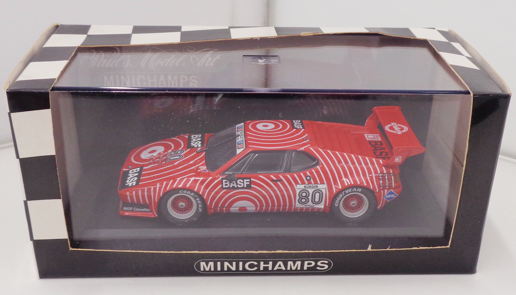 【中古】 その他 スケールミニカー(1/43) ミニチャンプス BMW M1 BASF H-G BUrger 【C】 ※開封品・外箱に若干の傷みあり・台座にタイヤによる溶固化跡・商品の性質上多少の塗装ムラ等はご容赦ください