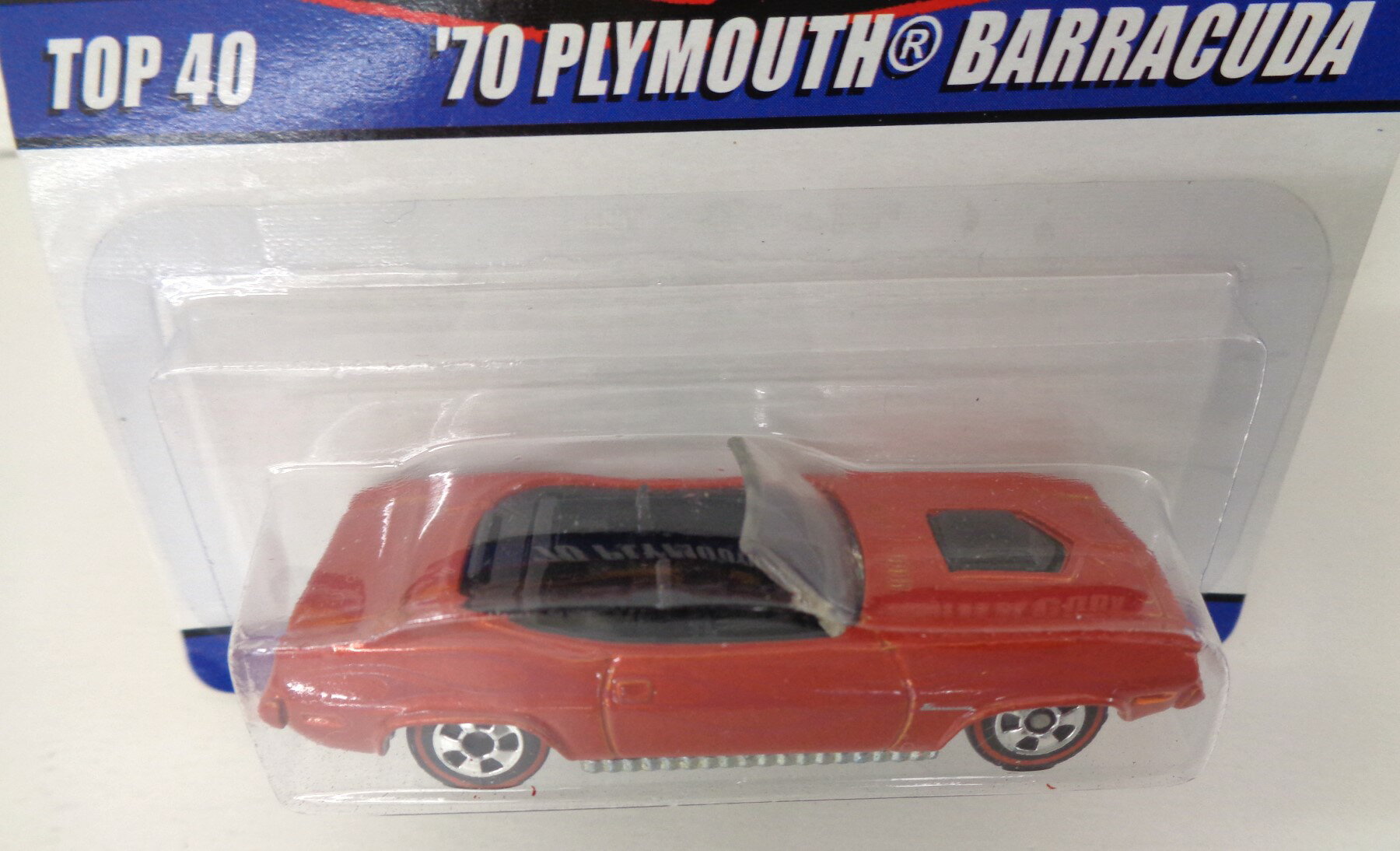 ホビーランドぽち　楽天市場店の【中古】 その他 スケールミニカー(1/64・その他) ホットウィール/ Since'68 　TOP40 '70 PLYMOUTH BARRACUDA 【A´】 ※カード台紙若干の曲がりあり　※メーカー出荷時からの塗装ムラ等はご容赦下さい。｜アングル2
