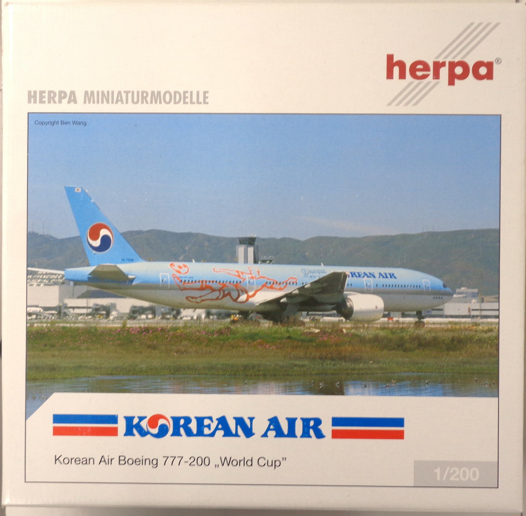 【中古】 その他 完成品(航空機) 民間機 ヘルパ・ウィングス　No.550376　1/200　Korean Air Boeing 777-200”World Cup” HL7598 【C】 ※ブリスター変色・若干の外箱傷みあり