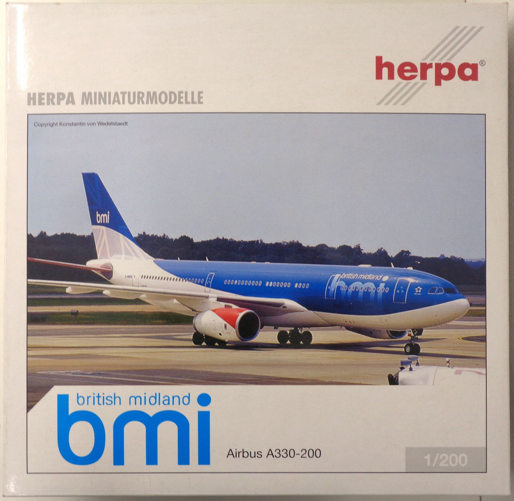  その他 完成品(航空機) 民間機 ヘルパ・ウィングス　No.550451　1/200 British Midland Airbus A330-200 Mit Regeistration  ※若干の外箱傷みあり　※商品の性質上多少の塗装ムラ等はご容赦ください