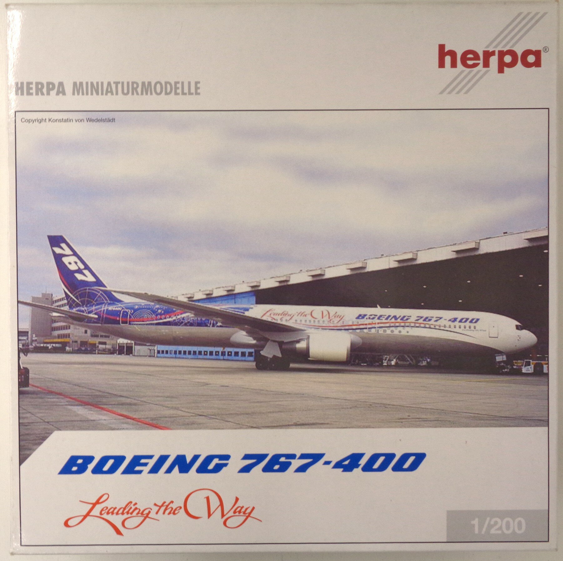 飞机, 直升机 - 【中古】 その他 完成品(航空機) 民間機 ヘルパ　No.550697　1/200 B767-400 ボーイング Leading the Way N76400 【C】 ※若干の外箱傷みあり・商品の性質上多少の塗装ムラ等はご容赦ください