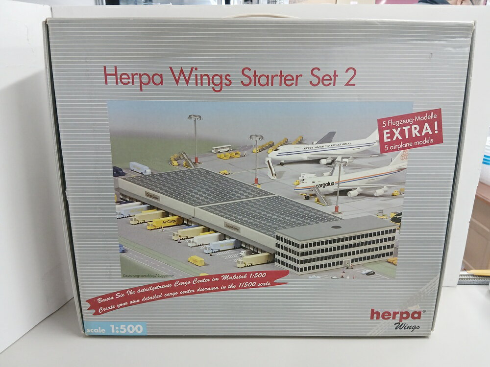 【中古】 その他 完成品(航空機) 民間機 1/500 ヘルパ 512886 スターターセット2 貨物ターミナル 【D】 箱多少傷みあり KITTY HAWK前輪、接着修復跡あり ※商品の性質上、多少の塗装ムラ等はご了承ください。