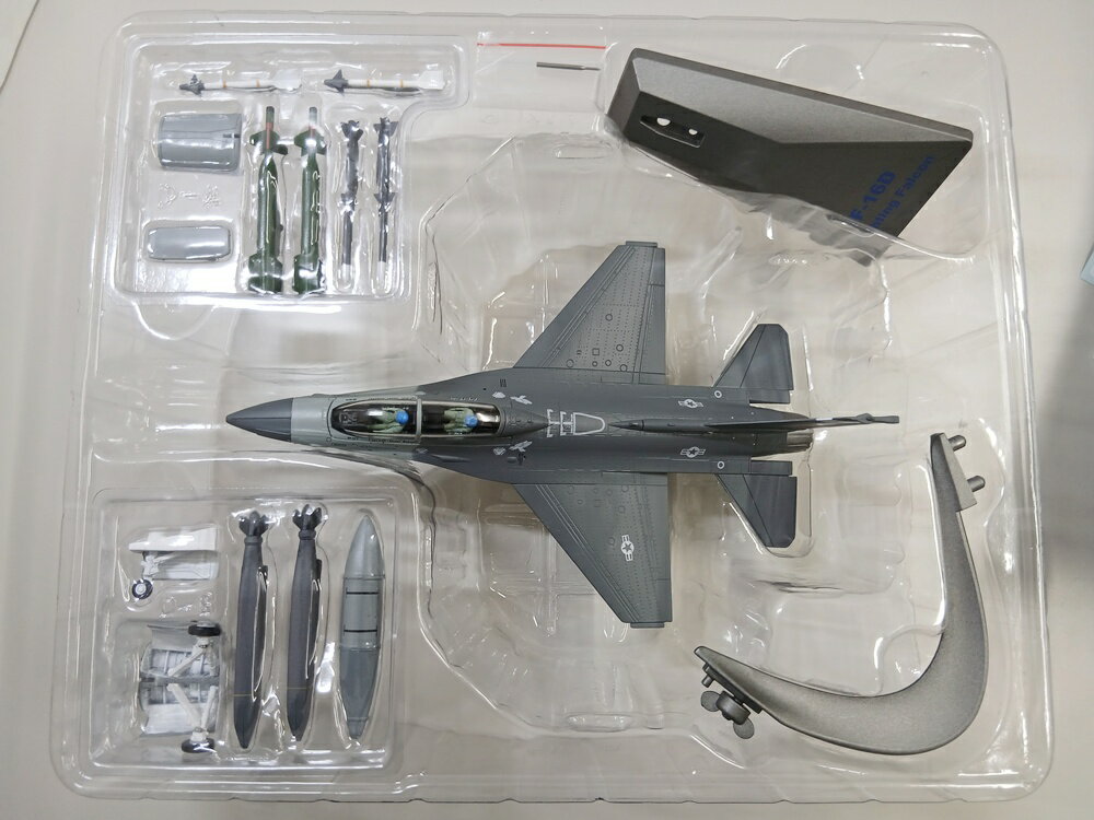 【中古】 その他 完成品(航空機) 軍用機 1/72 Air Force1 AF10007 F-16D アメリカ空軍 ルーク基地 【B】 外箱傷み　※商品の性質上、多少の塗装ムラ等はご了承ください。