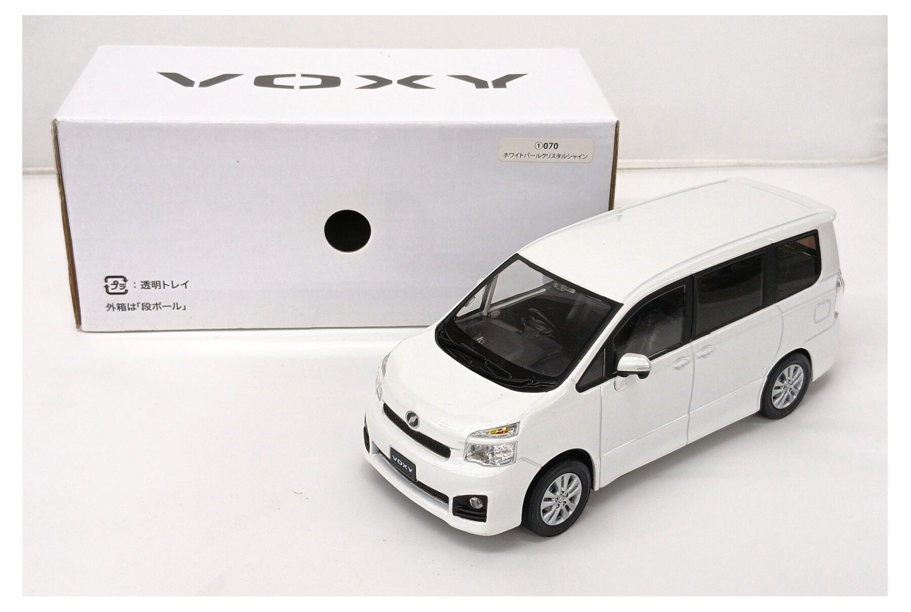 乐天商城 - 【中古】 その他 スケールミニカー(1/8～1/35) カラーサンプル 1/30 トヨタ ヴォクシー VOXY (ホワイトパールクリスタルシャイン) 【B】 ※外箱に若干の傷みあり・商品の性質上多少の塗装ムラ等はご容赦ください