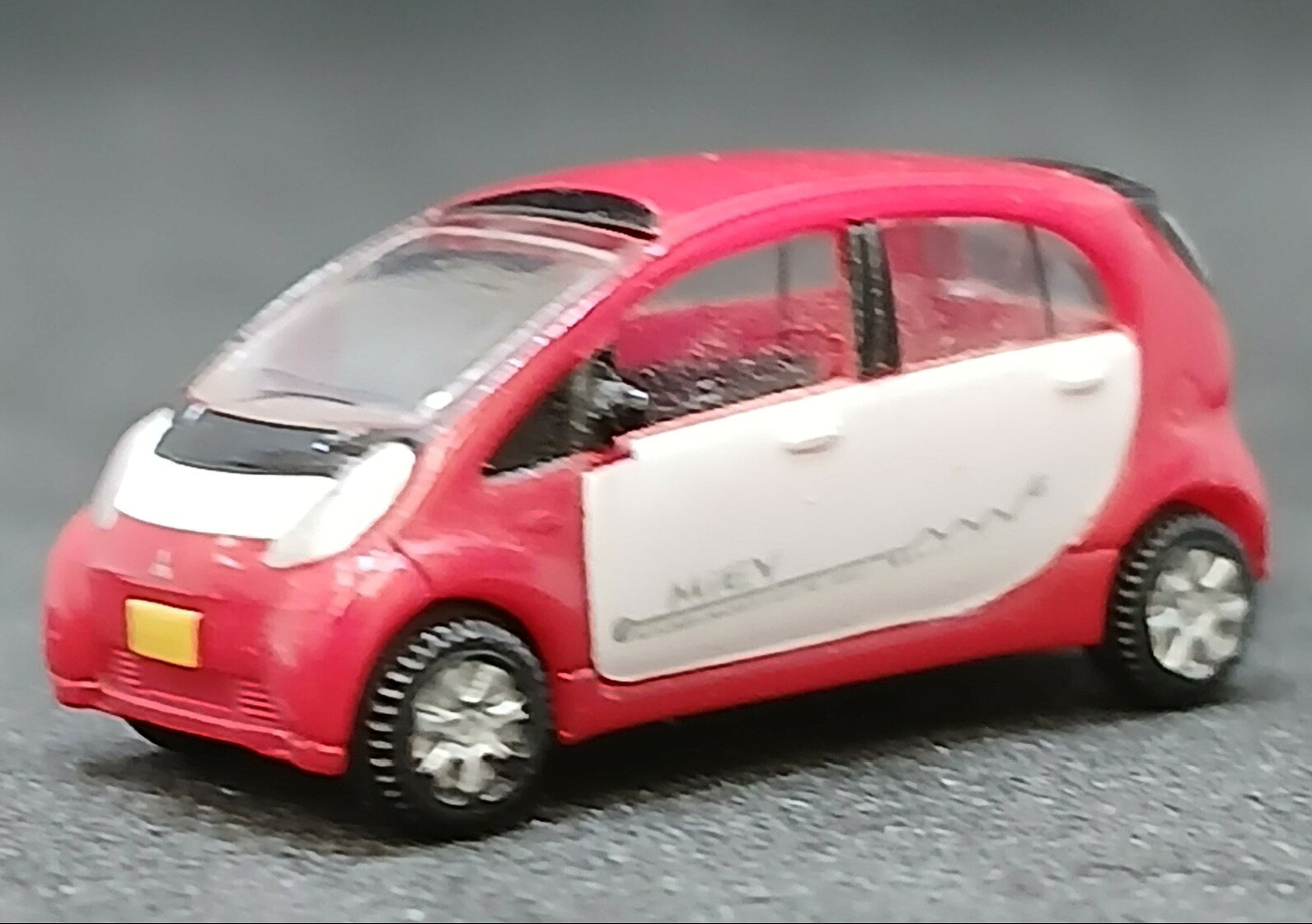 【中古】ジオコレ TOMYTEC(トミーテック) カーコレクション セットバラ カーコレクション(204)三菱 i-MiEV(レッド&ホワイト) 【ジャンク】 ※車両のみ/緩衝材で梱包 ※メーカー出荷時からの塗装ムラは見られます。