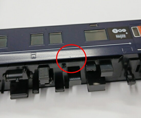 ホビーランドぽち 楽天市場店の【中古】Nゲージ TOMIX(トミックス) 98714 JR 117-7000系 電車 (WEST EXPRESS 銀河) 6両セット 2025年ロット 【C】 外スリーブ傷み 1両目：裾部ホコリ巻き込み 4両目：屋根に傷｜アングル2