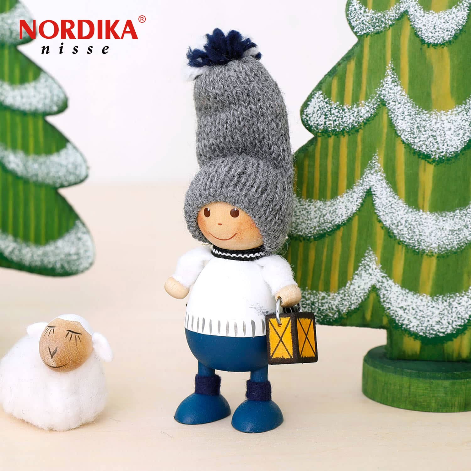 NORDIKA nisse ノルディカ ニッセ 人形 ランタンを持った青のふとっちょ男の子 クリスマス オブジェ 飾り 木製 北欧 雑貨 置物 プレゼント ギフト