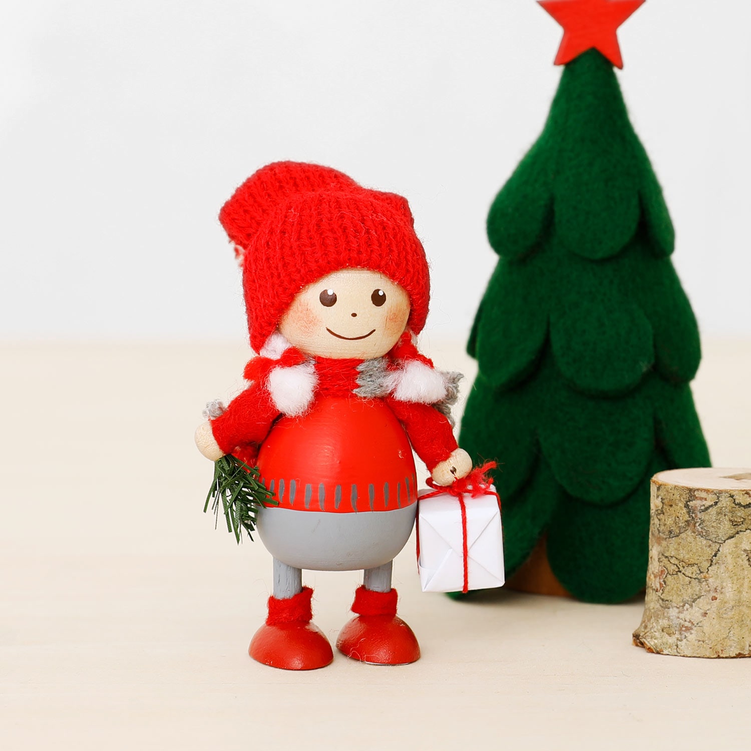 NORDIKA nisse ノルディカ ニッセ 人形 プレゼントを持った胴長女の子 クリスマス オブジェ 飾り 木製 北欧 雑貨 置物 プレゼント ギフトのサムネイル
