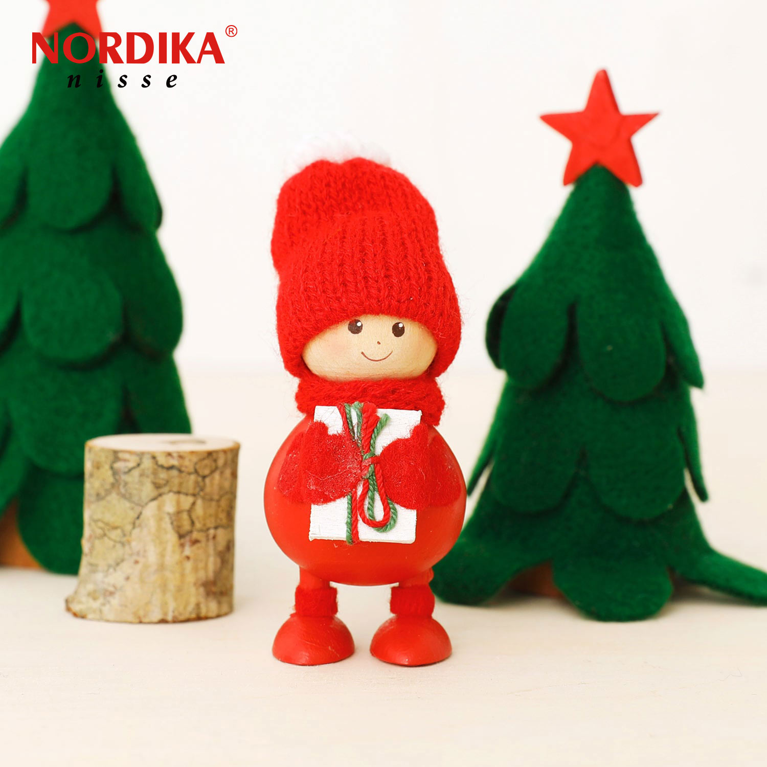 NORDIKA nisse ノルディカ ニッセ 人形 プレゼントを抱えたふとっちょ男の子 クリスマス オブジェ 飾り 木製 北欧 雑貨 置物 プレゼント ギフトのサムネイル