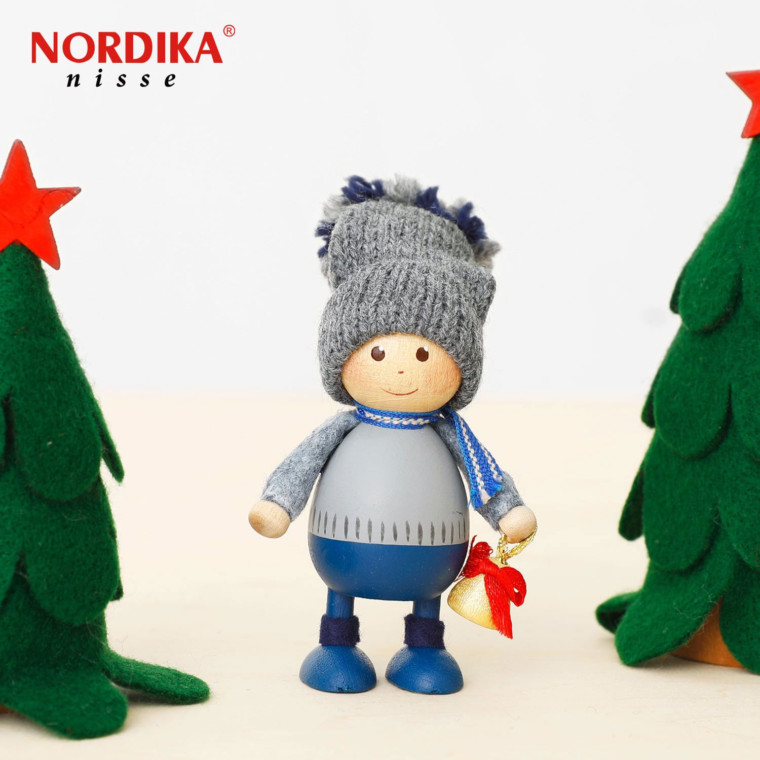 NORDIKA nisse ノルディカ ニッセ 人形 ベルを持った青い男の子 クリスマス オブジェ 飾り 木製 北欧 雑貨 置物 プレゼント ギフト NRD120565のサムネイル