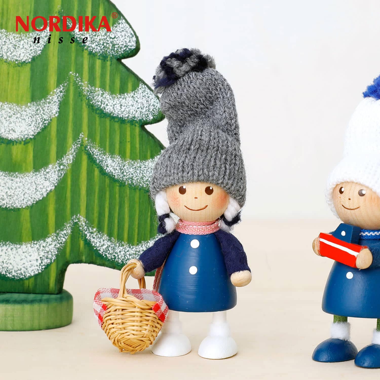 NORDIKA nisse ノルディカ ニッセ 人形 かごを持った青い女の子 NORDIKA nisse ノルディカ ニッセ 人形 かごを持った青い女の子