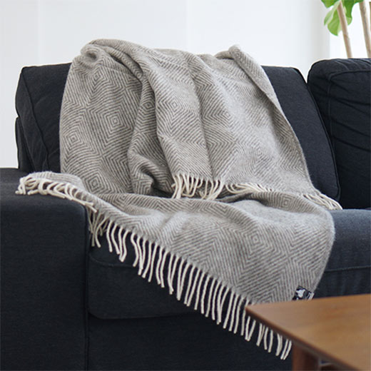 Silkeborg シルケボー ブランケット DANAJA ダナヤ ダイヤモンド ウール100% 130×200 ひざ掛け 大判 北欧 おしゃれ 冬 毛布 膝掛 暖かい かわいい 柄物 ギフト 贈り物 お祝い