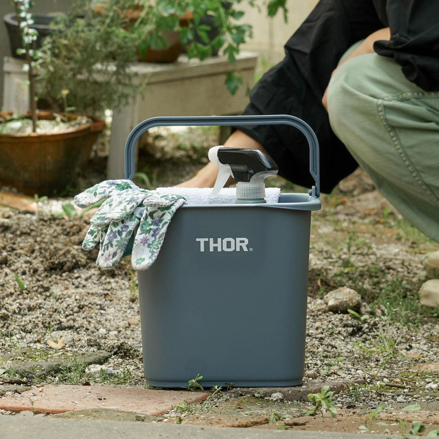 収納ボックス ごみ箱 バケツ 四角 THOR Quadrate Bucket ソー クアッドレイトバケツ 4.7L スクエア 収納 掃除 持ち手 ハンドル アウトドア コンテナ おもちゃ入れ ダストボックス 洗車 洗濯カゴ 掃除用具 シンプル おしゃれ かわいい TRAST トラスト 整理 インテリアのサムネイル