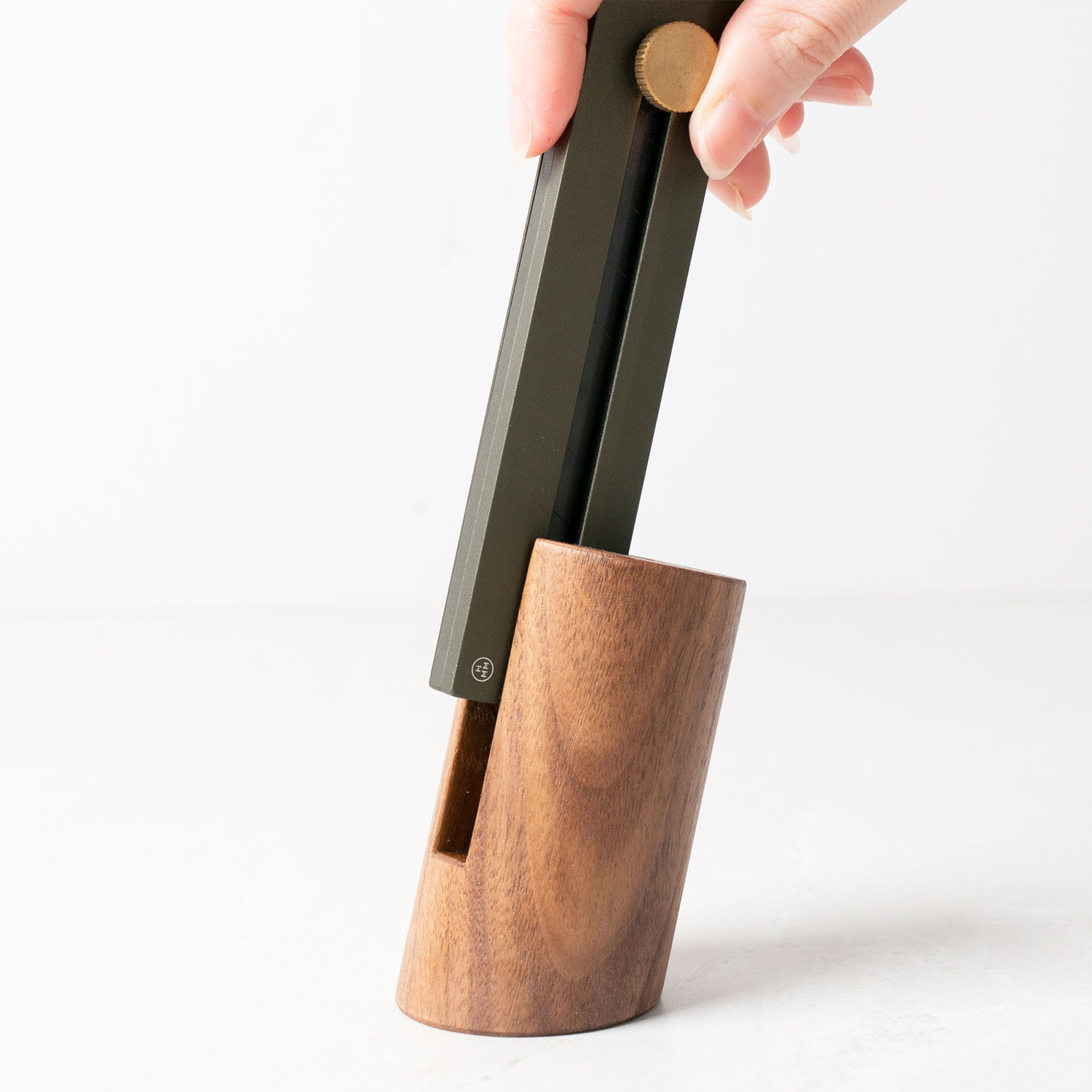 HMM ナイフスタンド カッターナイフ ケース 収納 おしゃれ 高級 ギフト オフィス デスク