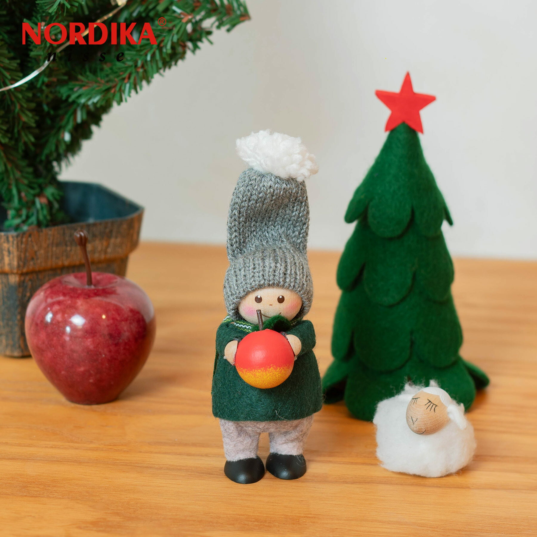 【2025年新作】 NORDIKA nisse ノルディカ ニッセ 人形 リンゴを持った男の子 Nordic Forest ノルディ..