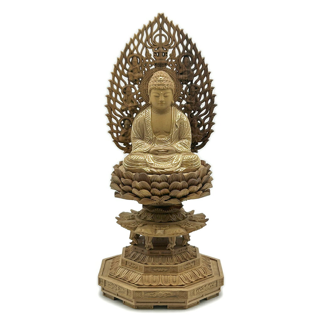 商品詳細 サイズ 身丈2.0寸、総高：22.5cm、幅：10.5cm、奥行き：10.5cm 材質 白檀（ビャクダン） 加工方法 白檀製高級木彫り 本体部分切金加工 商品特徴 仏身：釈迦如来 台座：八角台 光背：飛天 コンパクトなサイズで、片手に収まり持ち運びも可能です。 材質は微かに放つ甘い香りが特徴の高級素材の白檀を使用しており、伝統を踏まえた高度な彫刻技術を持つ熟練の仏師が、これを一つ一つ心を込めて彫り上げましたお像です。その尊顔と穏やかな表情を拝するとき、仏の教えにおける大慈悲を感じ、自然と心の安らぎが得られ、苦難を取り除き、平安を守ることとなります。 関連情報説明 仏教の開祖、ゴウタマ・ブッタのこと。 曹洞宗・臨済宗・天台宗（一部）にてご本尊とされています。 釈尊は今日のネパール地方のシャカ族の出身であったことからこのように呼ばれる。釈尊はこの国の王、浄飯王と隣国コーリア族の摩耶婦人の間に生まれた。生誕年は所説があり、日本では紀元前463年採用が多い。釈尊誕生は摩耶夫人が出産のため実家に赴く途中、4月8日（北方仏教仏伝の日）、ルンビニ園において憩われたとき、右脇より誕生された。そして、東西南北、四方に七歩運び「天上天下唯我独尊、世に満る諸々の苦しみを除くものなり」言われた。摩耶夫人は釈尊誕生後7日目にして亡くなり、養育は妹のマカハジャダイ（後、仏教での最初の尼僧となる）によってなされた。その後、王子として育てられた釈尊は19歳のとき従妹のヤショダラ姫と結婚、3人の子（うち、一子ラゴーラは釈迦十大弟子の一人となる）をもうけた。 商品用途 仏壇の置物、ビジネス贈り物、風水・開運グッズ、玄関の置物、茶卓置物および、家庭装飾などとして使われます。もちろん、店、会社の社長室、応接室、オフィス、書斎、リビングルームの近くに置くこともできます。 注意書き 天然の木材を使用しているため、木目の色が画像と多少違う場合や多少黒い節がある場合がございますが不良品ではありません。万が一、商品に割れ等の不良があった場合には交換いたします。 釈迦牟尼仏 釈尊 仏壇 木彫り仏像 木製仏像 白檀製 彫刻仏像 坐像 祭壇用 仏壇用 置物 ご本尊安置 仏壇安置 自宅供養 先祖供養 故人供養 開眼供養 法要準備 年忌法要 お盆 お彼岸 命日 月命日 仏間用 新仏壇準備 買い替え 仏具準備 坐像安置 釈迦如来供養 天台宗祈願 家内安全 開運 贈り物