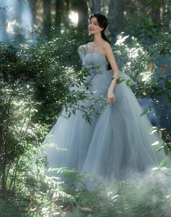 【送料無料】ウェディングドレス カラードレス ブルーグレー 韓国風 オフショルダー 高級感 お姫様 チュール ふわふわスカート 結婚式 前撮り 誕生日 花嫁ドレス 演奏会ドレス ピアノ ロングドレス きれいめ パーティードレス 二次会 披露宴 発表会 忘年会 ワンピース 撮影